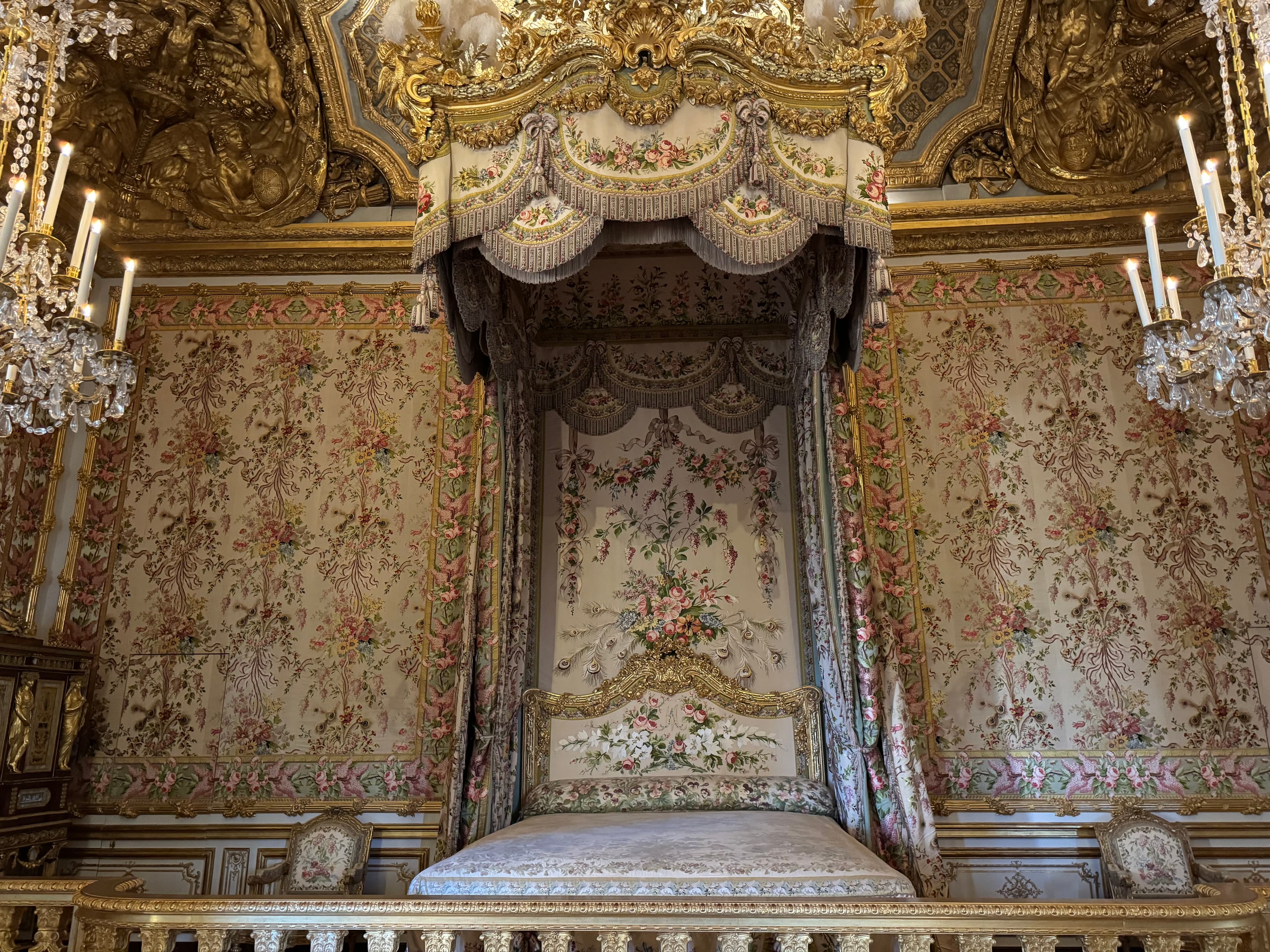 Versailles Palace and Gardens - Image 4